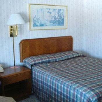 Rainbow Motel Main image